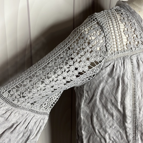 Gorgeous in gray - Picture 2 of 4